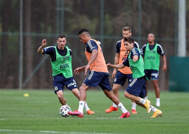 Fenerbahçe, derbi hazırlıklarına başladı
