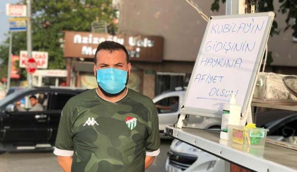 Ayrılığı lokma dökerek kutladı