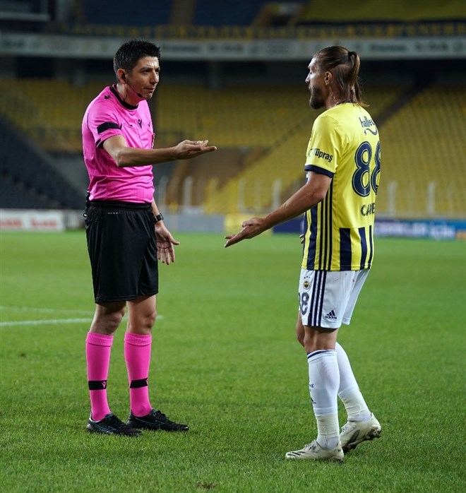 Caner Erkin’den hakeme tepki