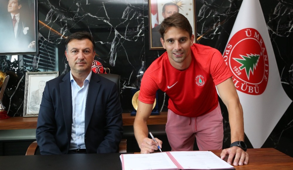 Ümraniyespor'un penaltı yaptıran santrforu