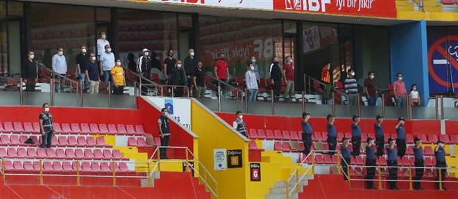 Kadir Has taraftarla buluştu