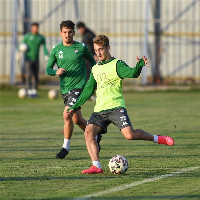 Bursaspor, Akhisarspor maçı hazırlıklarına İzmir’de başladı