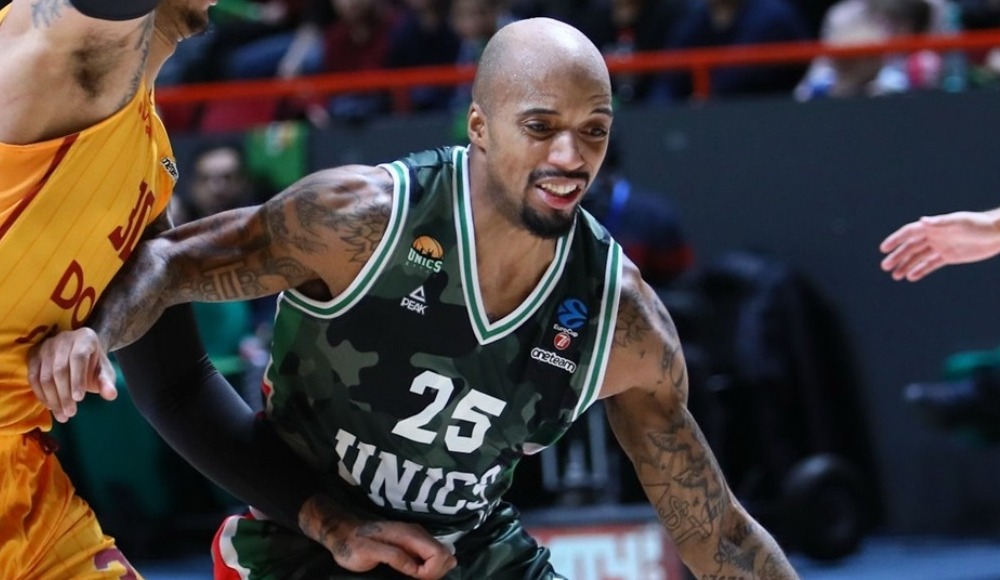 Jordan Theodore yeniden UNICS'te