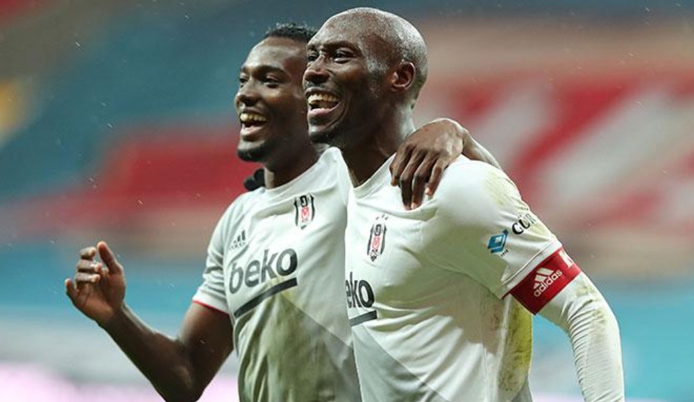 Atiba, Larin'e yaptığı asistte topu kaç metre sürdü?