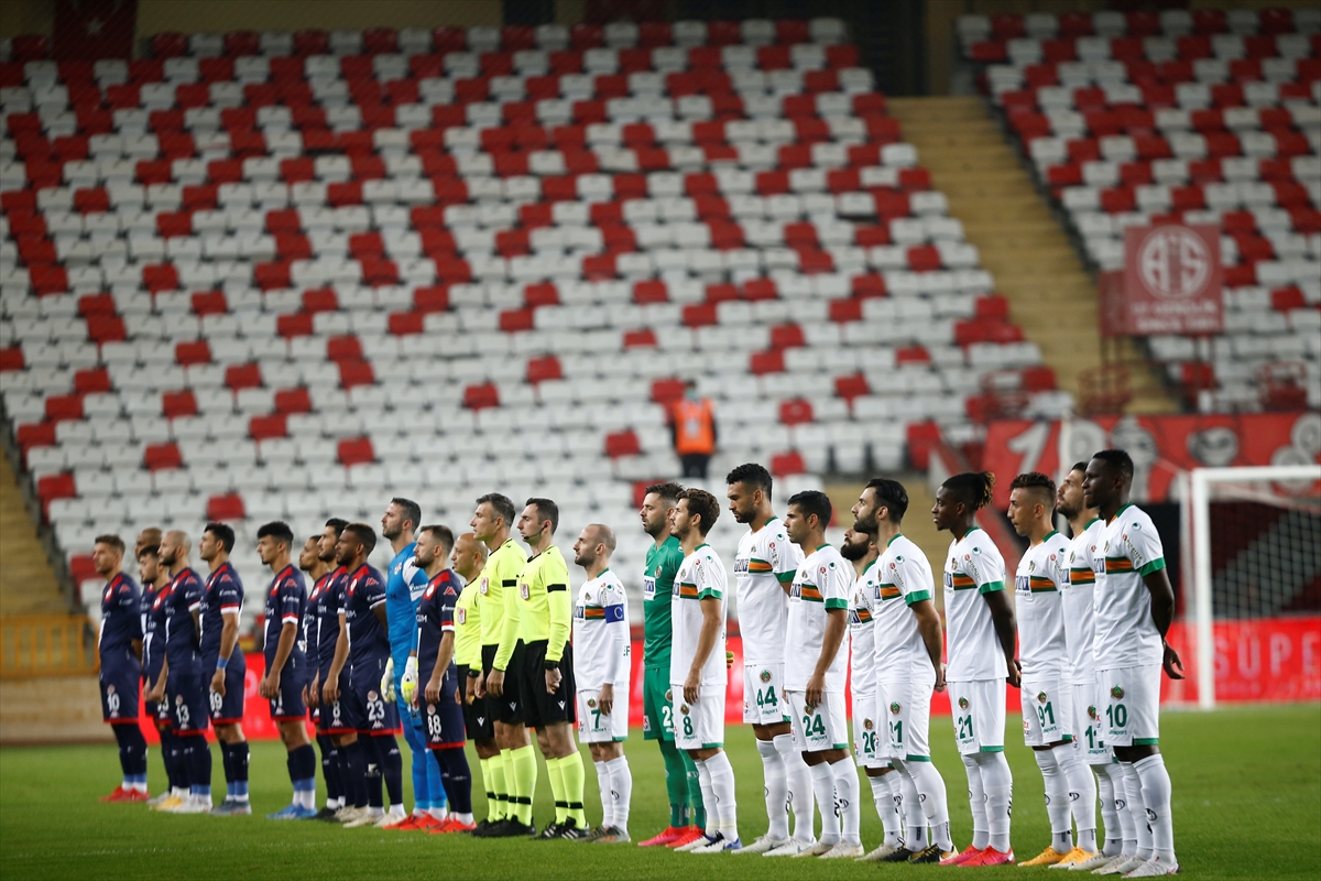 Salih Uçan: ''Tekrardan büyük takım ve Avrupa hedefim var'' | Alanyaspor'da  futbolcuların Antalya maç sonu açıklamaları