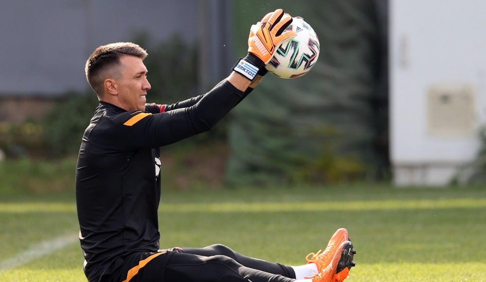 ajansspor: Drogba ve Sneijder sordu, Muslera cevap verdi! Yeni sözleşme...