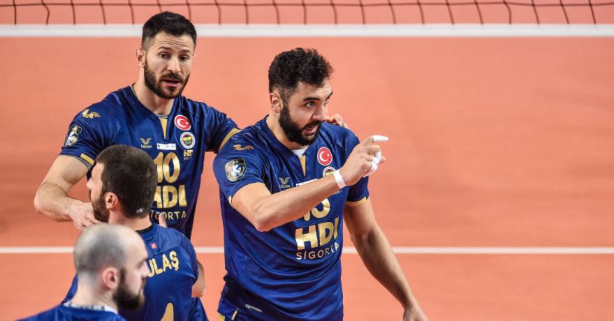 Erkek voleybol takımının boynu bükük