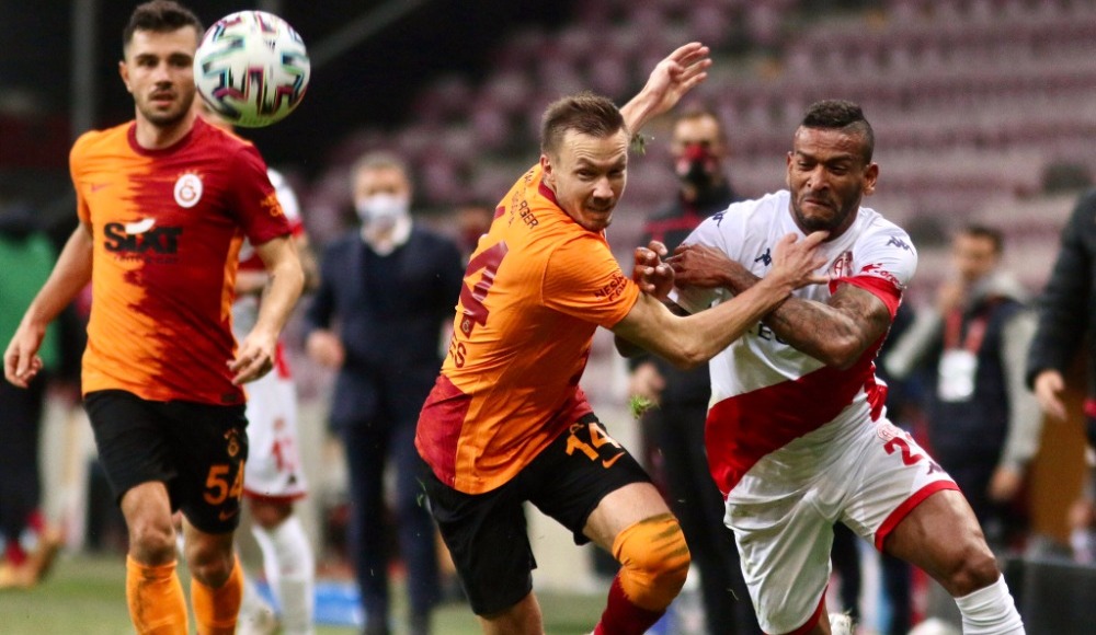 Galatasaray'da Linnes'ten Antalyaspor maçı sonrası Omar ...