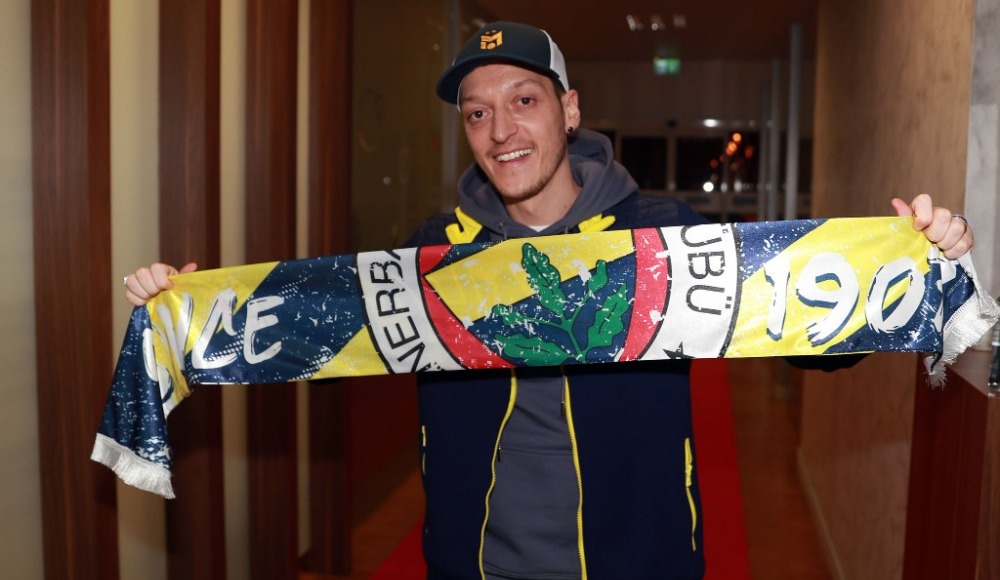 Mesut Özil'den ilk pozlar