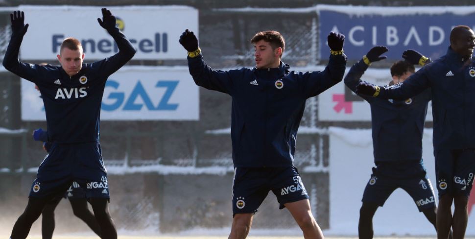 Fenerbahçe'nin yeni transferi sahaya indi!