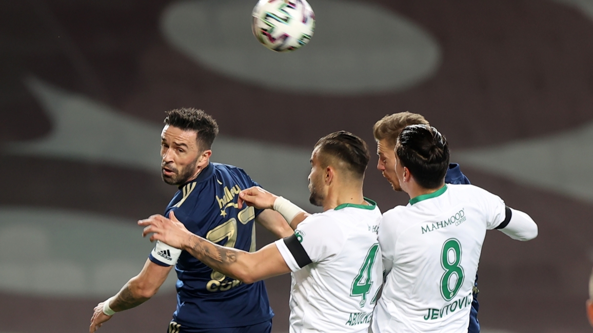 Gökhan Gönül yine kafasını kullandı!