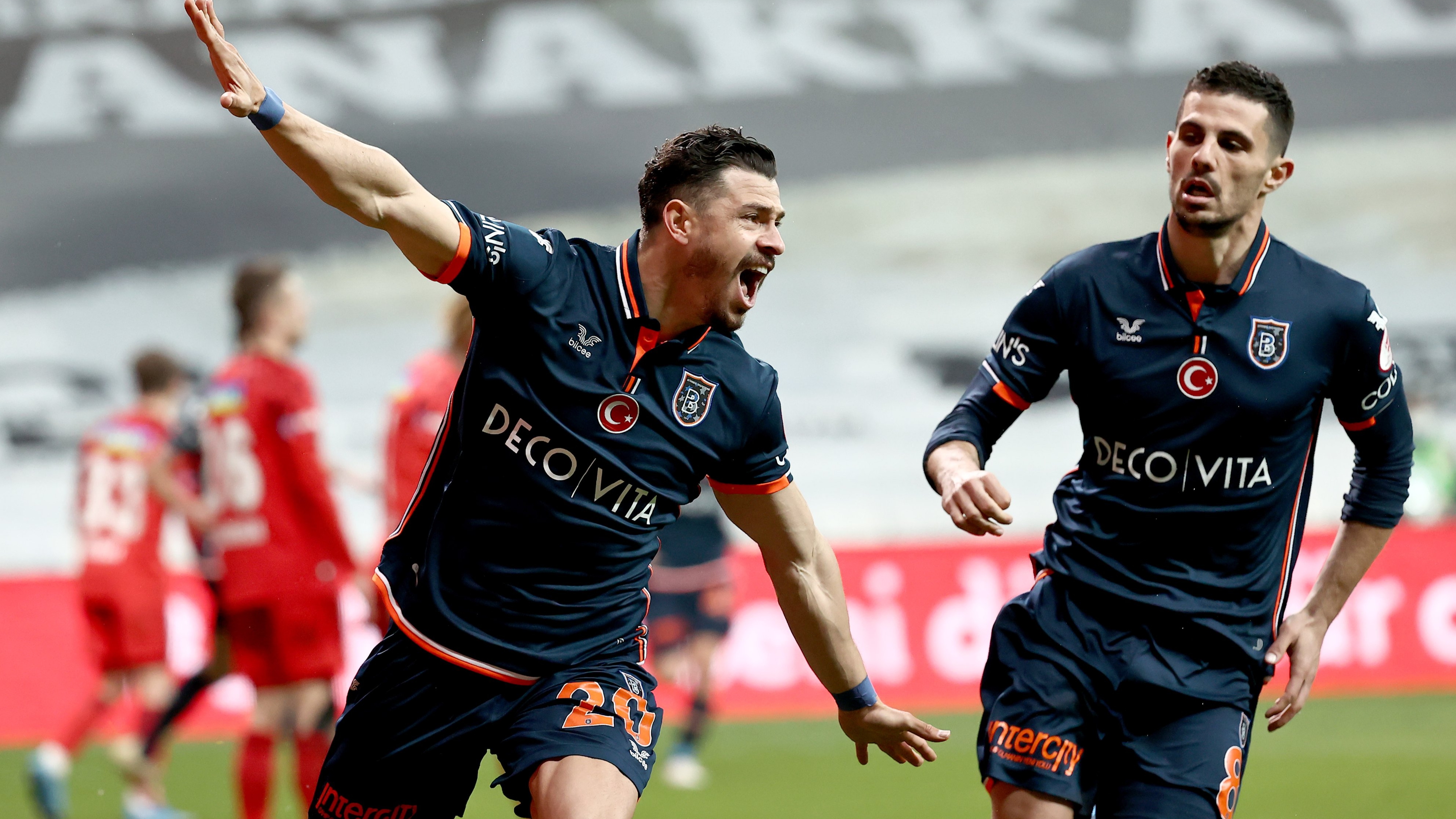 Deniz Türüç Beşiktaş maçlarını seviyor!