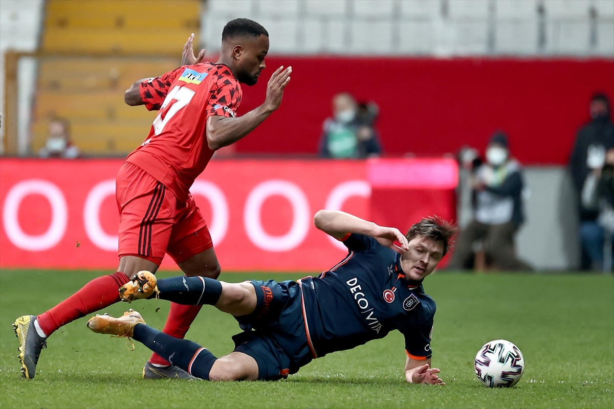 Cyle Larin: "İşimi yapıyorum, gol atıyorum"