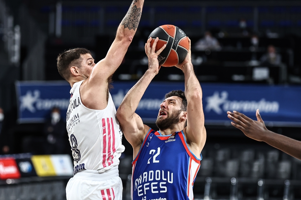 Анадолу Эфес Реал Мадрид. Patch Euroleague Final four Madrid. Anadolu Efes. Завод в Турции. Игрок Анадолу Эфес Амат Мбайе.