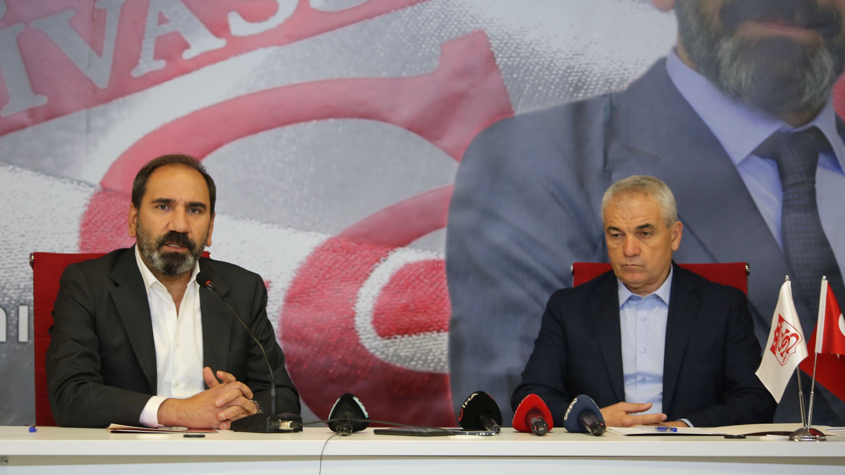 İstikrardan yanayım dedi, imzayı attı