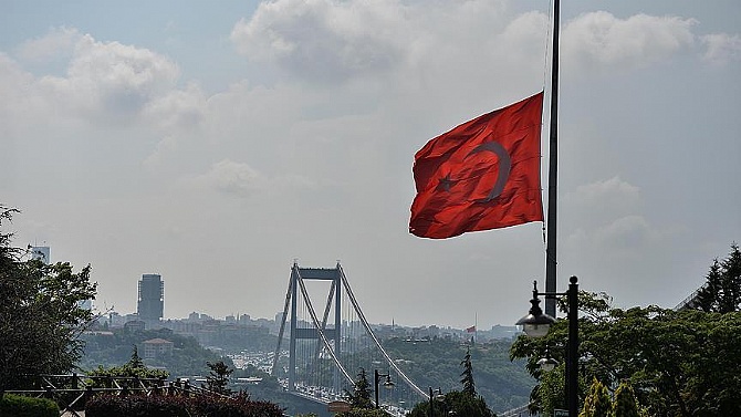 İstanbul'daki terör saldırısı nedeniyle milli yas ilan edildi
