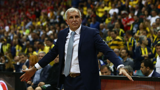Eşiniz... Ona basketboldan fenalık geldi mi?