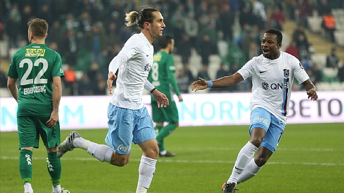Trabzonsporlu futbolculardan taraftara çağrı