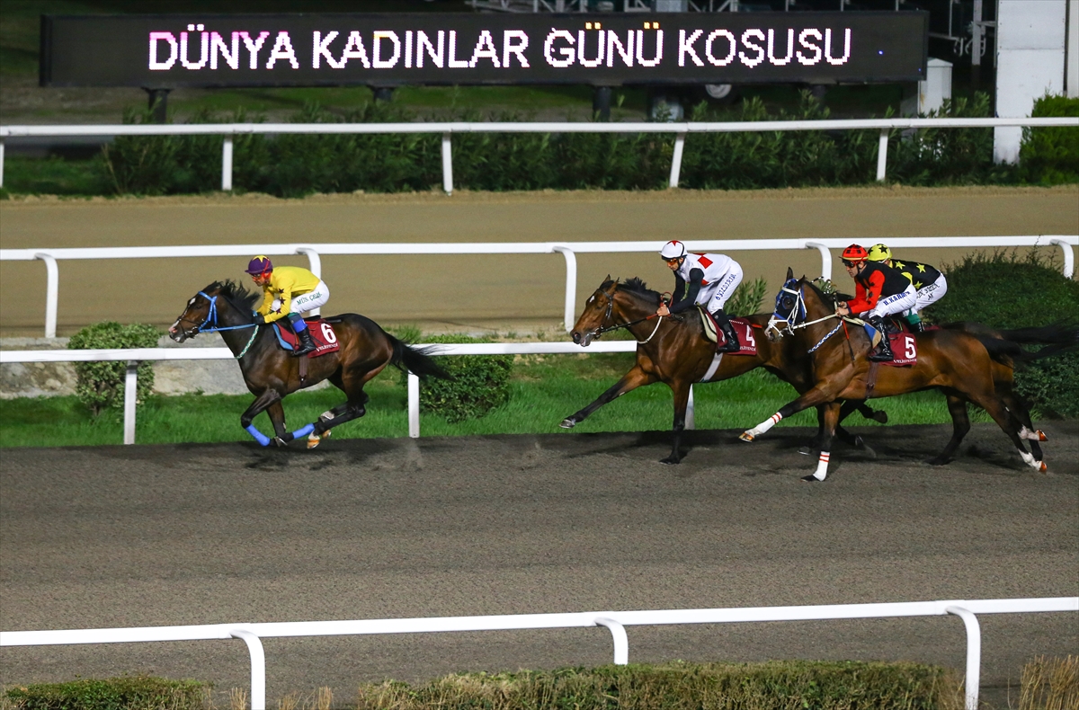 Dünya Kadınlar Günü Koşusu'nu "Eskayra kazandı