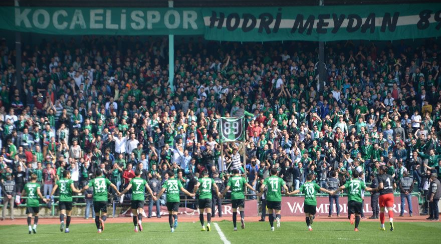 Kocaelispor taraftar grubu tribünden çekildi!