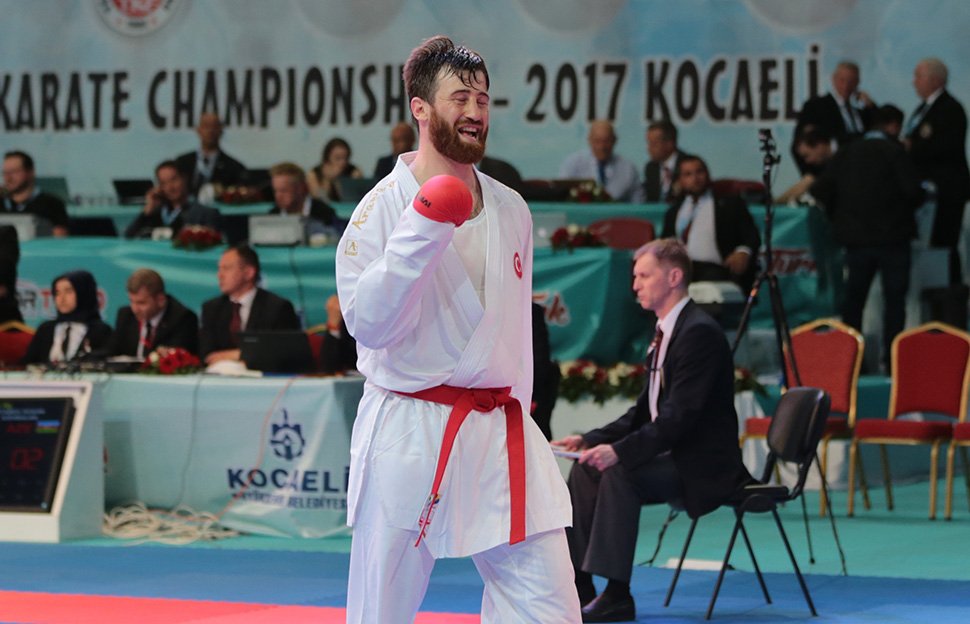 Milli karateci Enes Erkan genç sporcularla buluştu