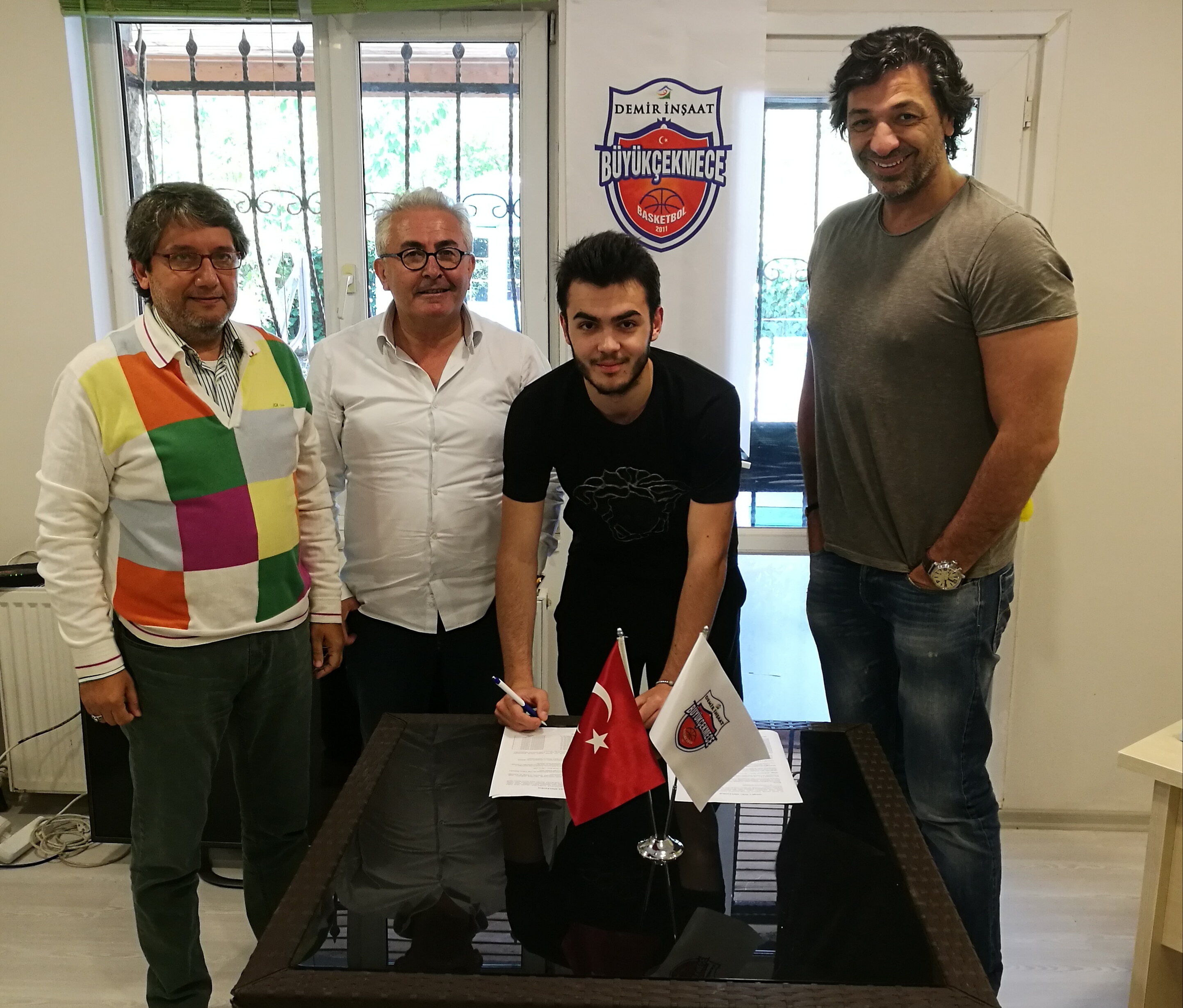 Demir İnşaat Büyükçekmece'den ilk imza