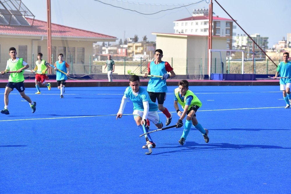 Milli hokeyciler şampiyona için kampa girdi
