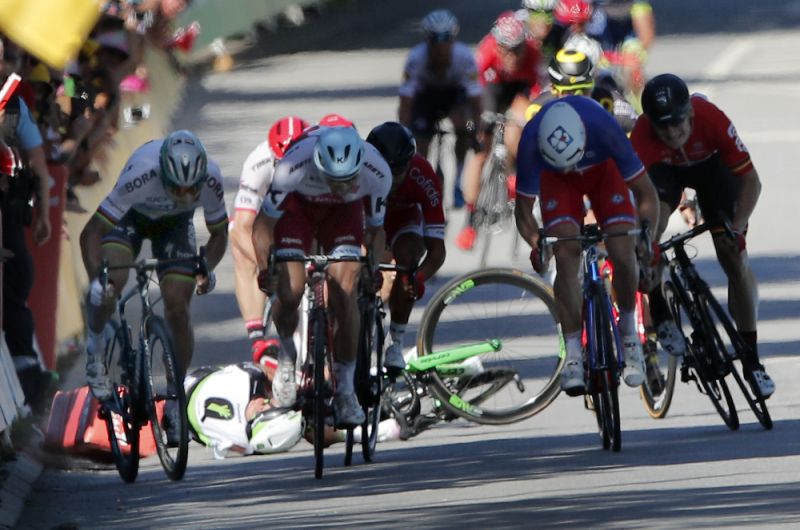 Cavendish'e dirsek atan Sagan diskalifiye edildi