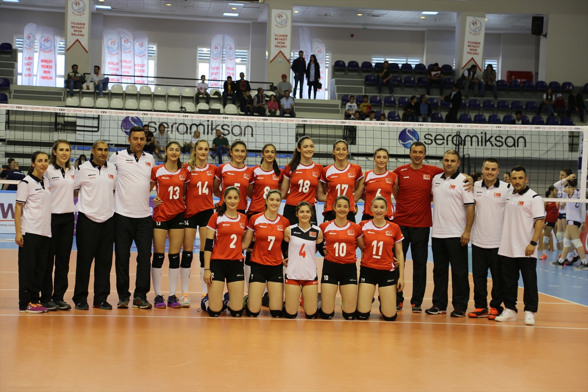 Türkiye final peşinde