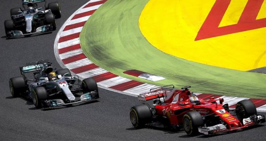 Pole pozisyonu Lewis Hamilton'un!