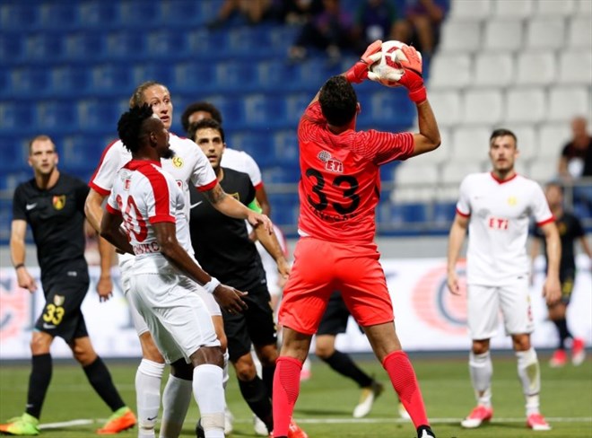 Eskişehirspor'da futbolcular Kovid-19 testinden geçti