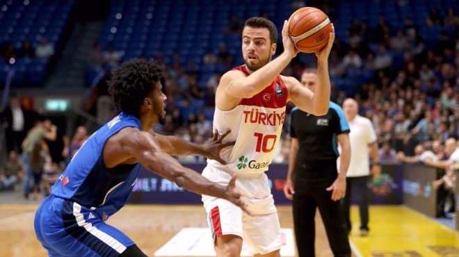 Türkiye, basketbolda 2 basamak yükseldi