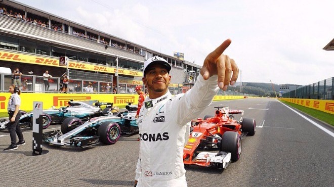Japonya'da ilk cep Hamilton'ın