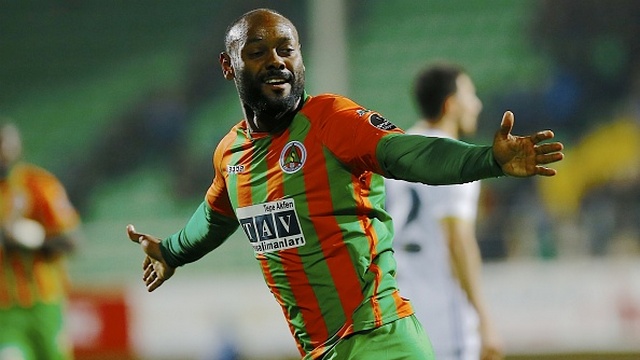 Vagner Love kılpayı kaçırdı