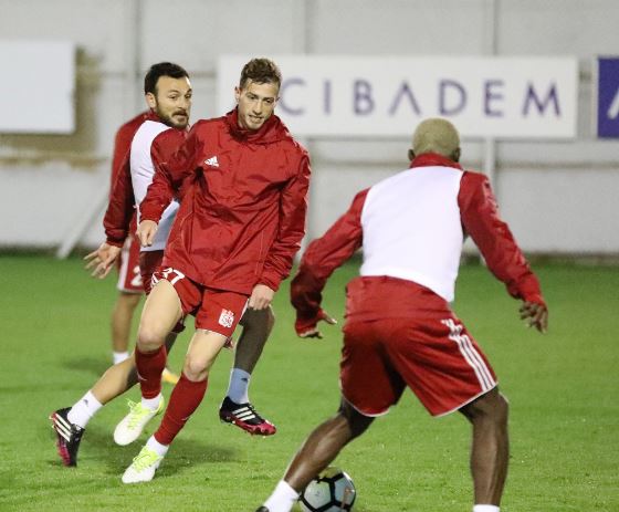 “Profesyonellikten uzak futbolcular Sivas’ı tercih etmeyebiliyor”