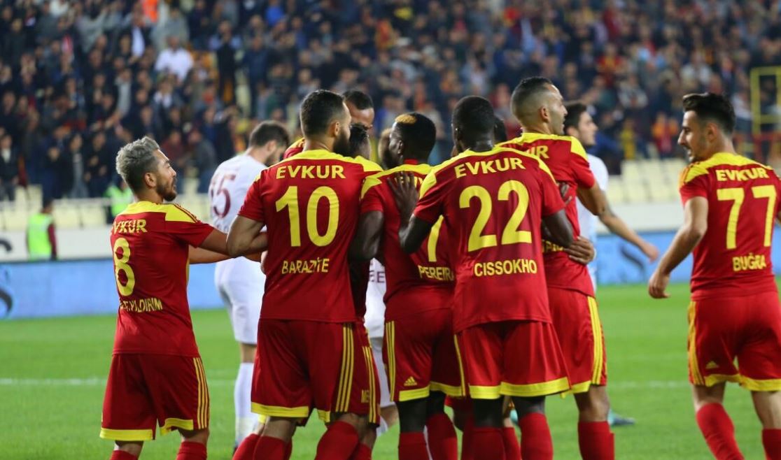 Devre arasında oyuncularına ne anlattı?