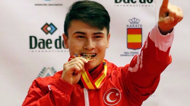Tavsiyeyle karateci oldu, 15 yaşında ilke imza attı!