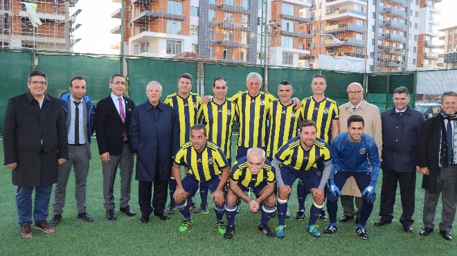 aziz yildirim hali sahada oynanan gosteri macini izledi