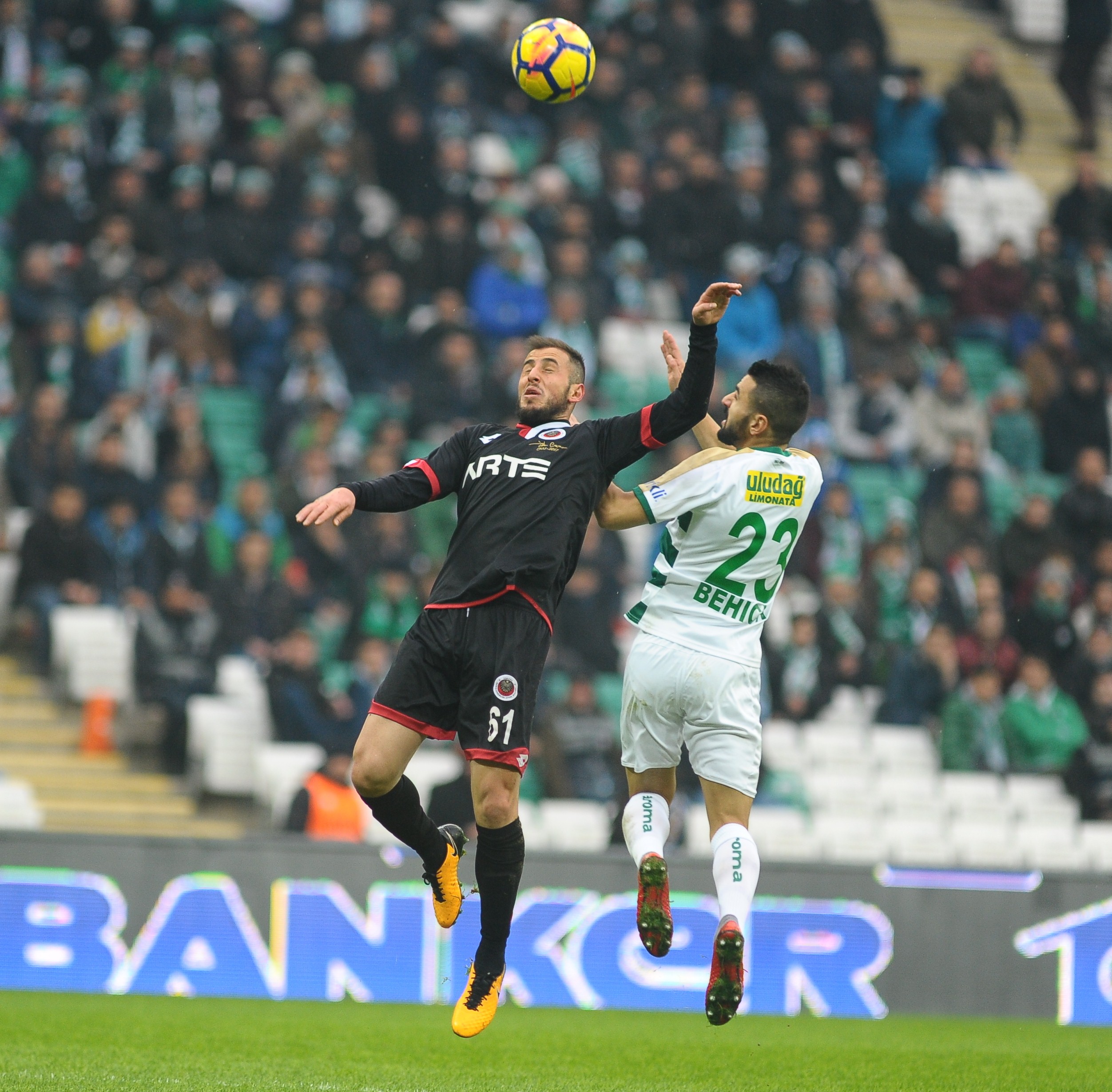 Bursaspor - Gençlerbirliği maçını 9964 kişi izledi