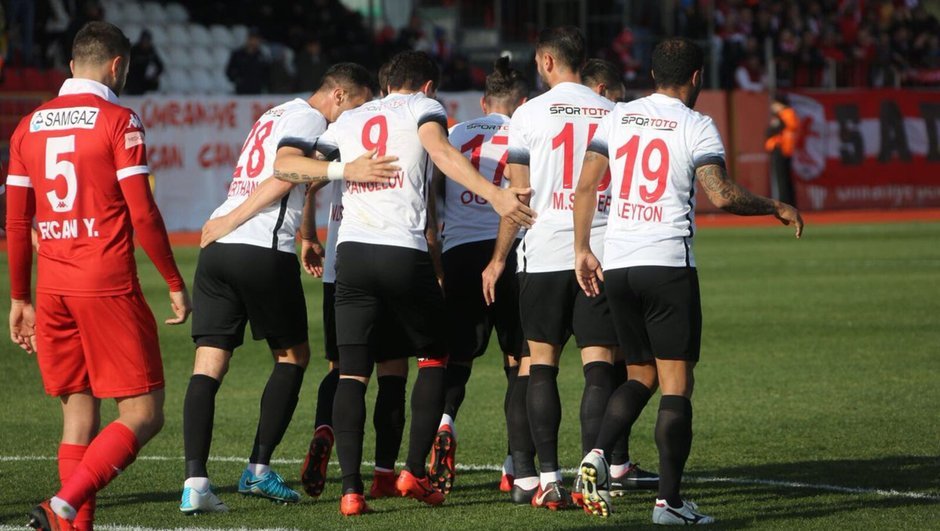Ümraniyespor - Samsunspor maçında 660 kişi