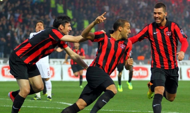 Canlı yayında Cenk Tosun’a çağrı