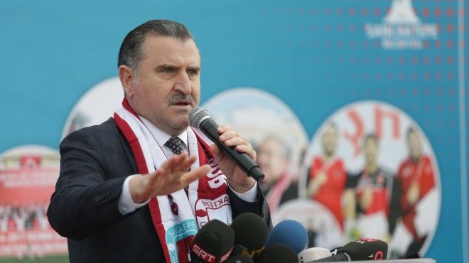 Bakan Bak'tan tarih yazan sporcuya tebrik
