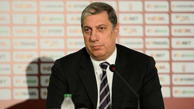 "Eskiden futbolcular maaşlarını alamayınca..."