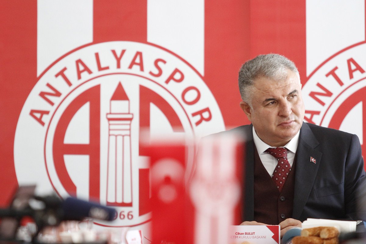 “Geçmişe çok bakmayan bir yönetimiz”