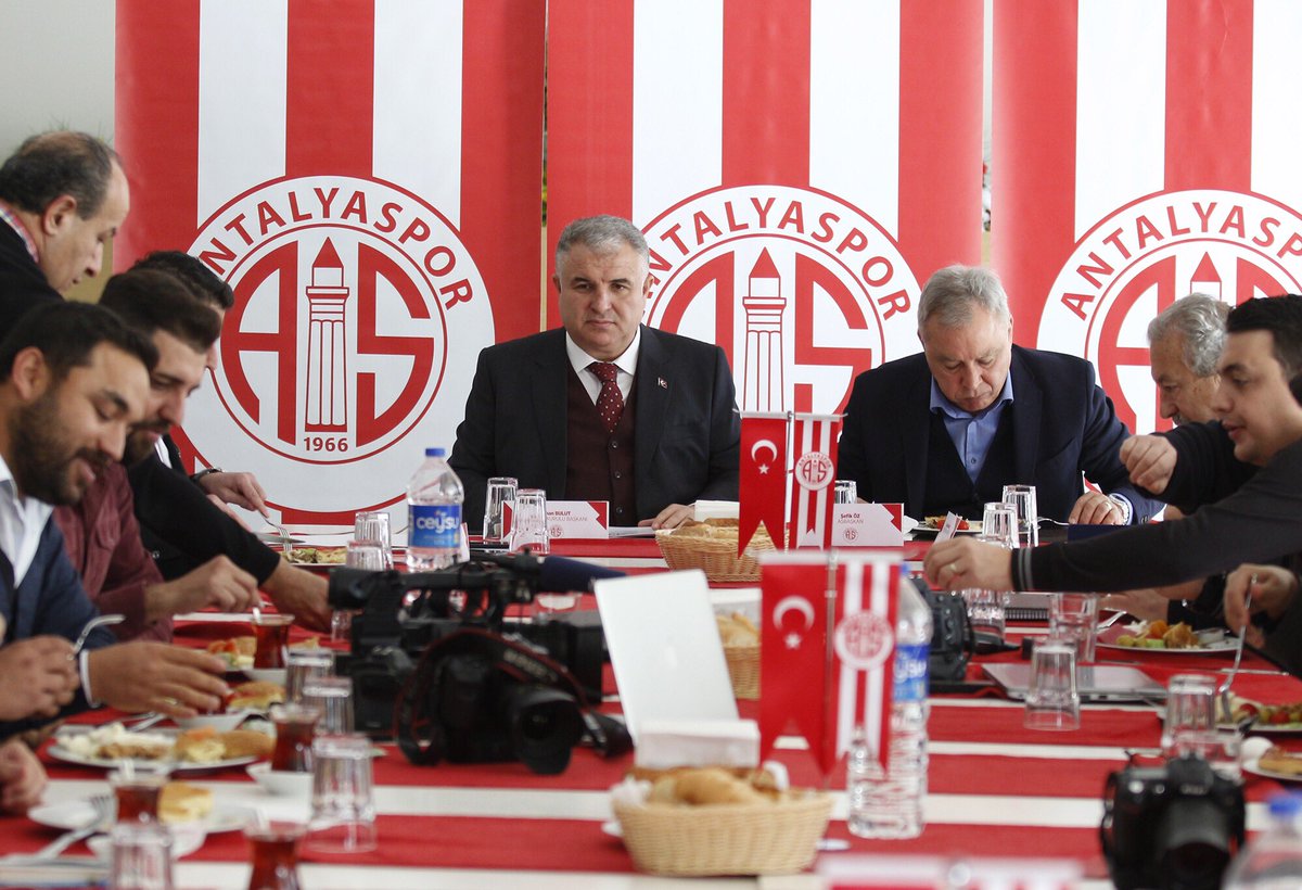 “Sözleşmesi bitecek 9 oyuncuyla görüşüyoruz”