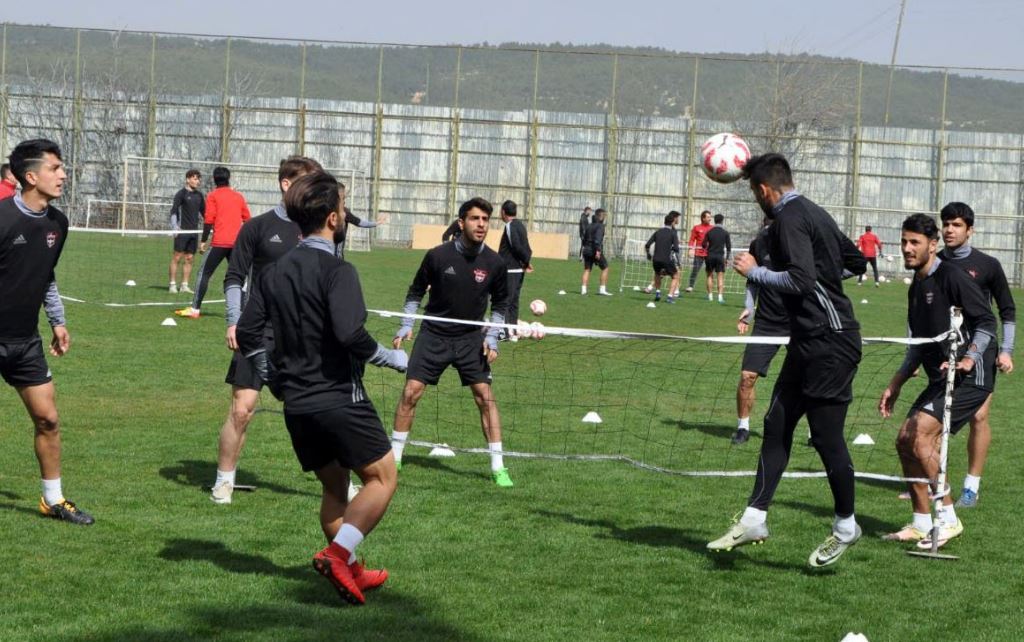 "Futbolcu arkadaşlarımız darp edildi"