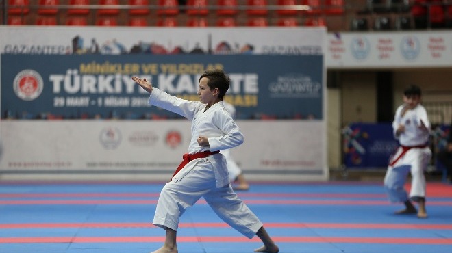 Türkiye Minikler ve Yıldızlar Karate Şampiyonası'nın açılışı yapıldı