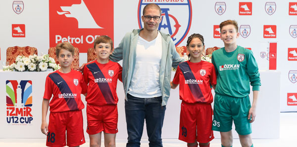 'Alex her konuştuğu dolu olan genç bir spor adamı'