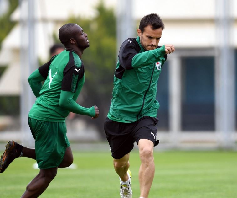 "Bursaspor'un ligde kalmak için yarışması üzücü"