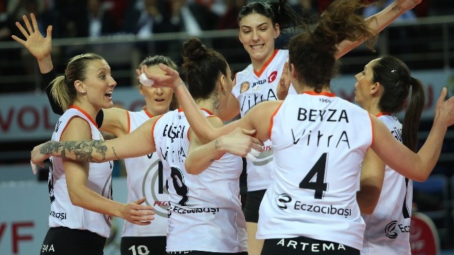 Eczacıbaşı şampiyonluğa göz kırptı